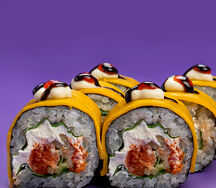 Ролл с лососем и сыром Чеддер