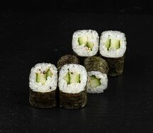 Мини-ролл с огурцом