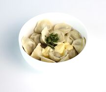 Пельмени отварные с мясом и маслом