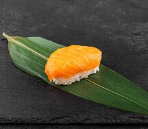 Нигири с лососем