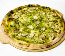 Пицца с песто и курочкой