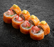 Императорский ролл с лососем, креветкой и соусом манго