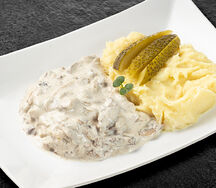 Бефстроганов с картофельным пюре