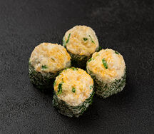 Половинка запеченного ролла Цезарь