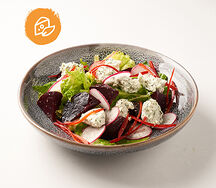 Салат с печеной свеклой и сливочным сыром