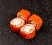 Половинка ролла Калифорния с крабом