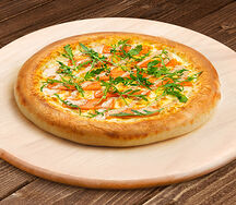 Пицца с лососем и ореховым соусом 22 см на классическом тесте