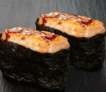 Суши запеченные с лососем, 2 шт