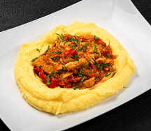 Фрикасе из курицы с картофельным пюре