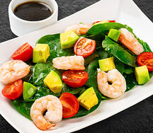 Салат с креветками и авокадо