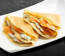 Блины с творожным сыром и лососем