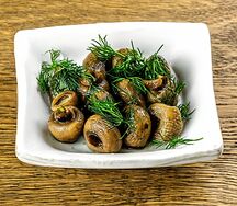 Грибы маринованные с чесноком, зеленью и ароматным маслом