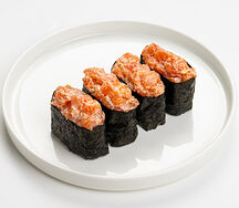 Острые суши с лососем (4 шт.)