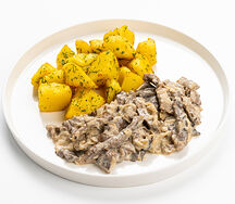 Бефстроганов с картофелем