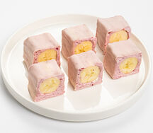 Сладкий ролл с брусникой