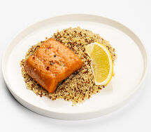 Стейк из лосося с киноа