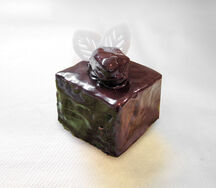 Пирожное Слива в шоколаде