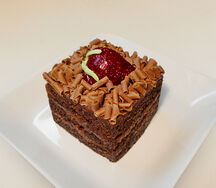 Пирожное Клубничная ночь