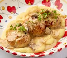 Котлеты из курицы и цукини с домашним картофельным пюре