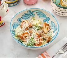 Салат Цезарь с курицей