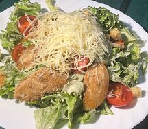 Салат Цезарь с курицей