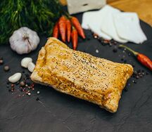 Самса с курицей, сыром и грибами