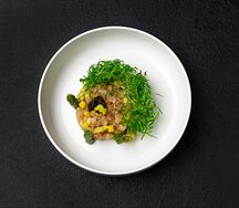 Тартар из аргентинской розовой креветки с чёрной икрой