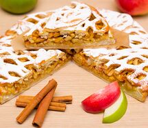 Пирог с яблоками и корицей