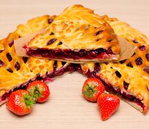 Пирог с клубникой