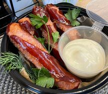 Колбаски фри с чесночным соусом