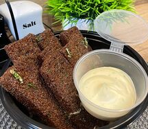 Гренки с чесночным соусом 