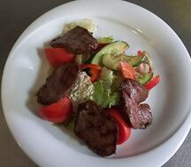 Салат теплый с говядиной