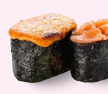 Запеченный гункан с лососем