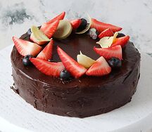 Шоколадный торт с соленой карамелью