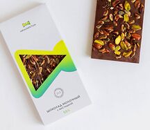 Молочный шоколад с фисташкой