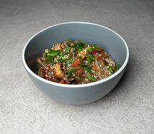 Фунчоза с морепродуктами и овощным миксом в фирменном соусе