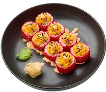 Ролл с крабом и манго