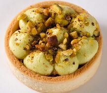 Тарт фисташково-малиновый