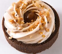 Тарт солёная карамель и крем фундук