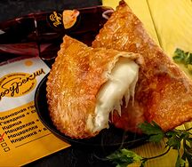 Чебурек с моцареллой