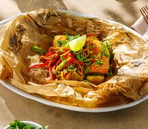 Форель, запеченная с овощами