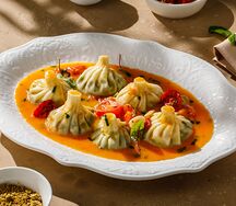 Мини-хинкали с надуги и соусом из свежих томатов