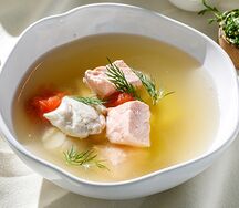 Уха по-грузински с лососем и судаком