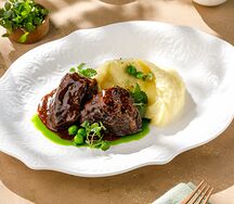 Томленые телячьи щеки