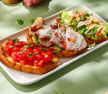 Брускетта с бужениной