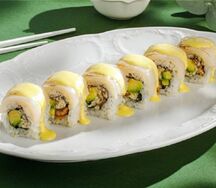 Ролл с гребешком и цитрусово-трюфельным соусом