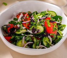 Салат по-грузински со специями и кахетинским маслом