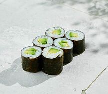 Ролл с авокадо