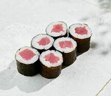 Ролл с тунцом
