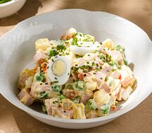 Оливье с колбасой 